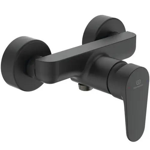 Brausearmatur in Schwarz von Ideal Standard, mit einer minimalistisch gestalteten Oberfläche und einem seitlichen Hebel zur Temperaturregelung.